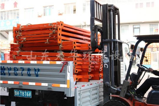 點(diǎn)擊查看詳細(xì)信息<br>標(biāo)題：發(fā)貨現(xiàn)場(chǎng) 閱讀次數(shù)：1888